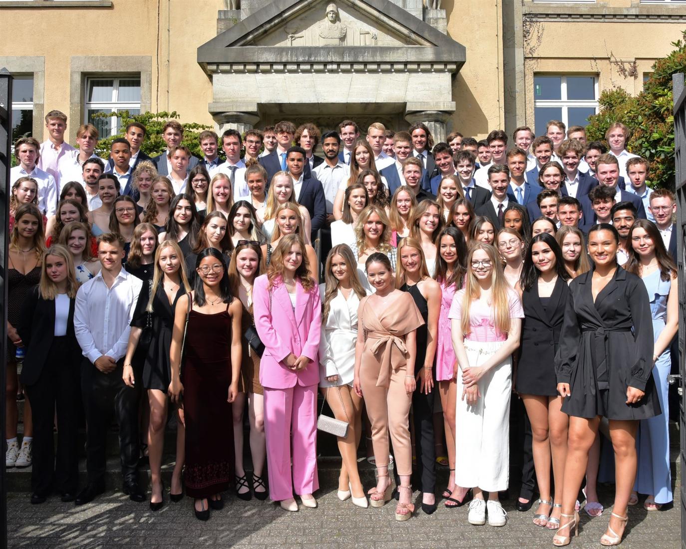 Wir gratulieren unserer Abiturientia sehr herzlich zum bestandenen Abitur!!